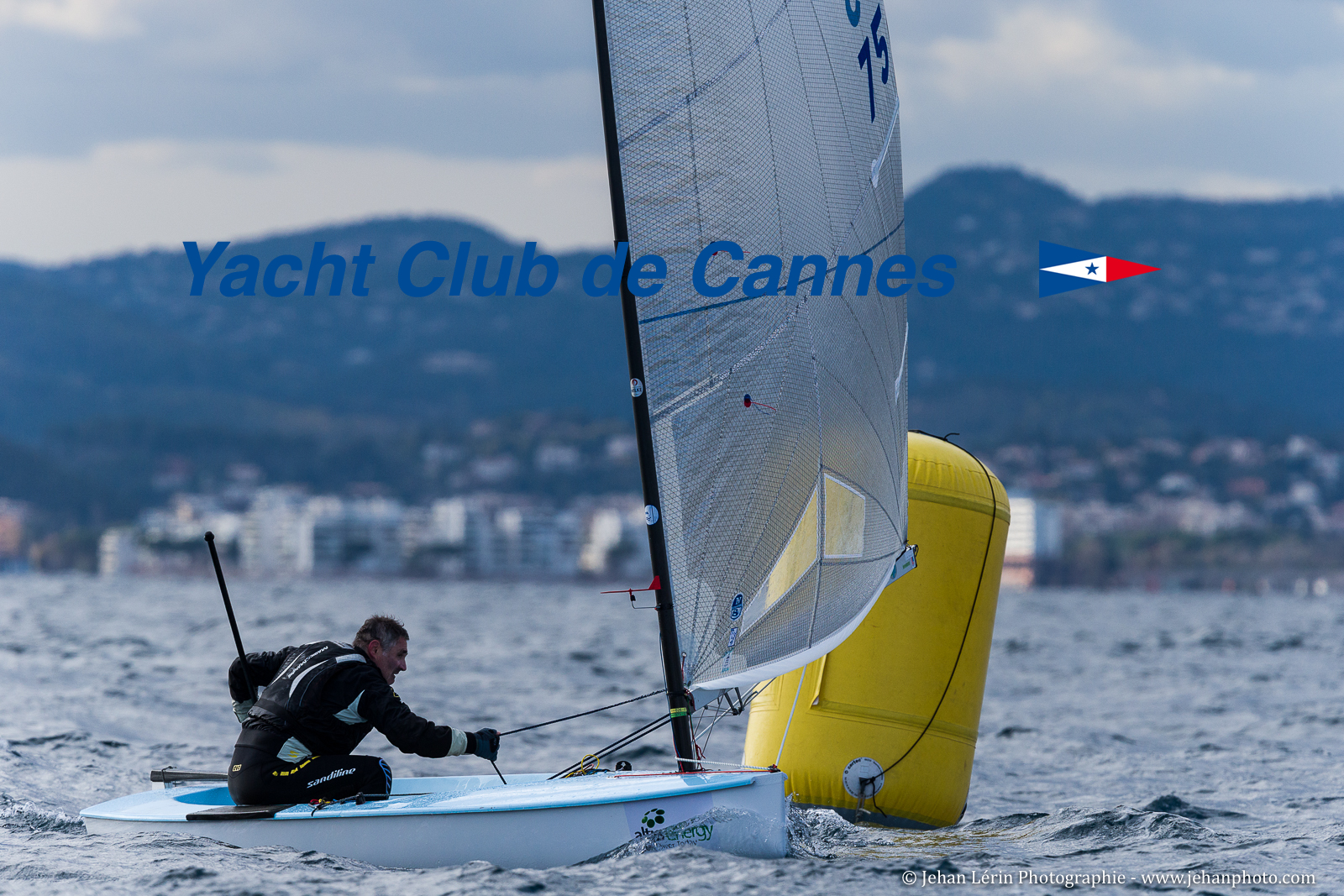 Laurent HAY - FRA 75 à la bouée de dégagement Laurent HAY - FRA 75 à la bouée de dégagement