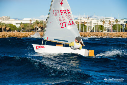 Entrainement dans la brise en Optimist Compétition