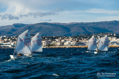 Entrainement dans la brise en Optimist Compétition