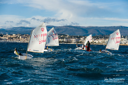 Entrainement dans la brise en Optimist Compétition