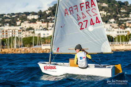 Entrainement dans la brise en Optimist Compétition